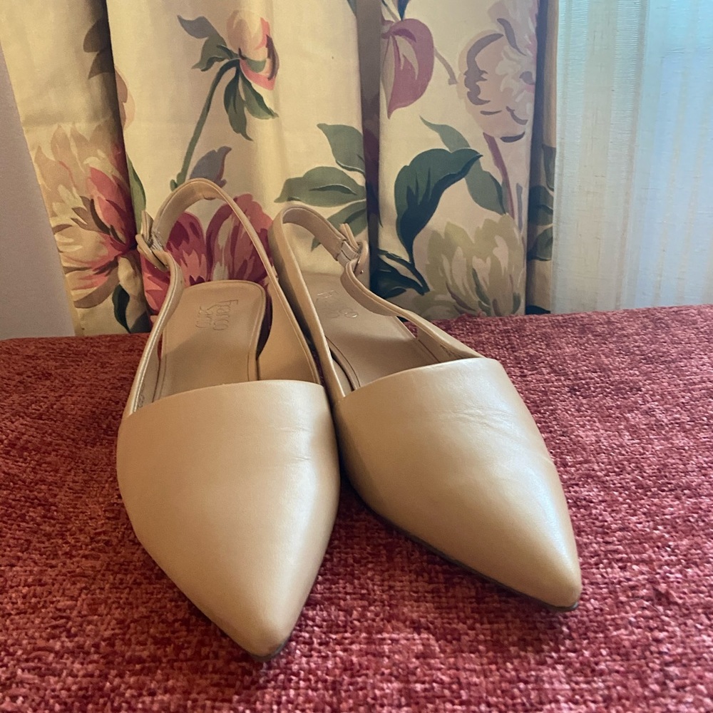 Low heeled slingback mules